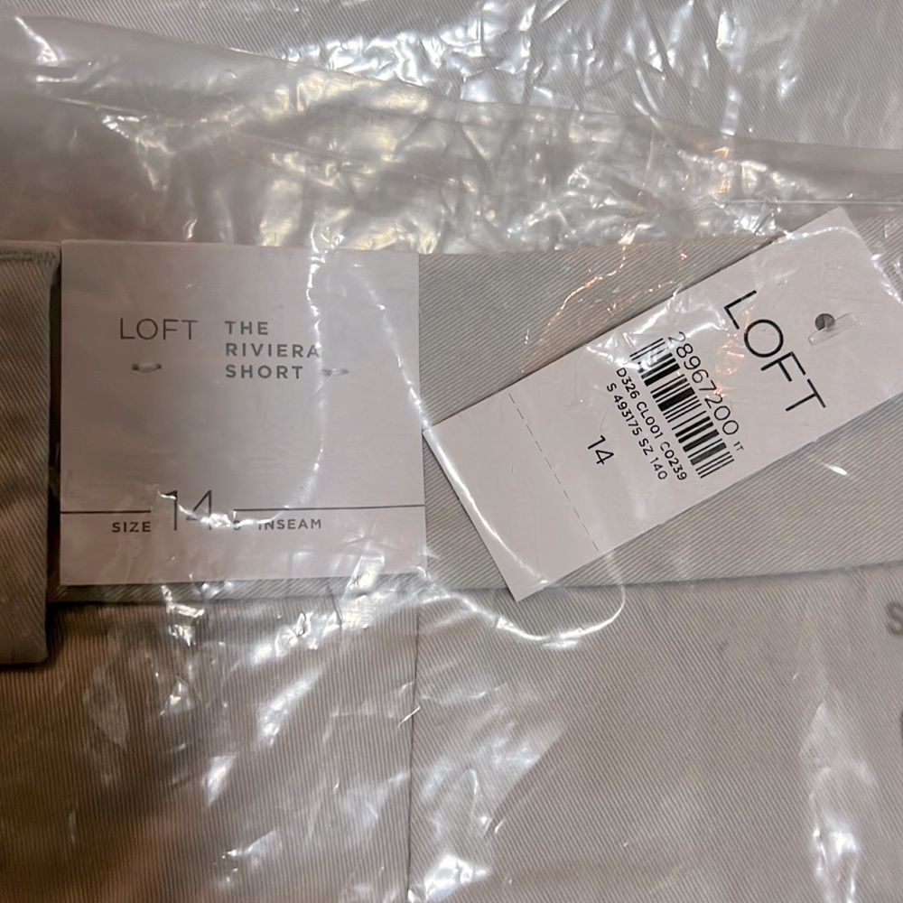 🌴 NWT LOFT Riviera Shorts, Light Khaki;
In original packaging; 8” INSEAM - Picture 2 of 4